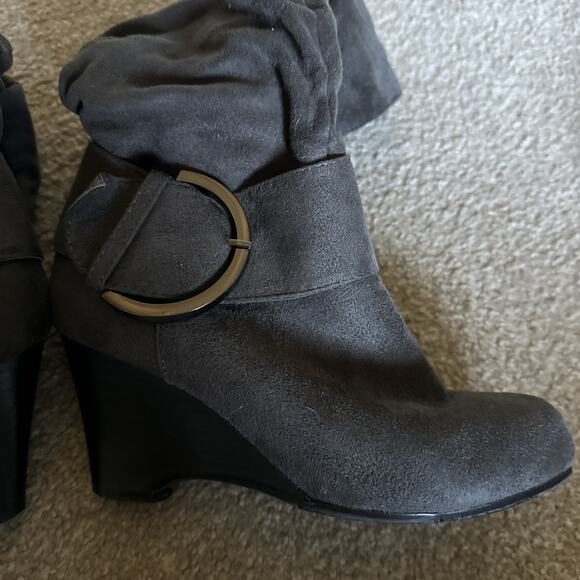 Journee Collection Gray Suede Wedge Zip Up Boots w/Buckle Accents Women’s Size 6 - Picture 10 of 12